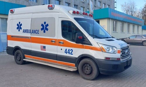 Медики Рівного передали нацгвардійцям автомобіль швидкої допомоги.