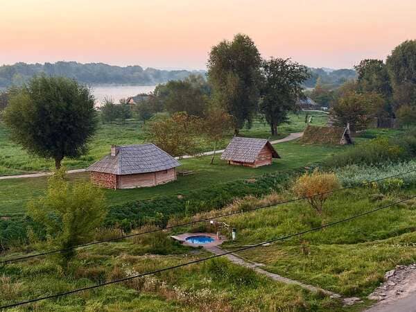 Де знаходиться Оствиця та як дістатися?