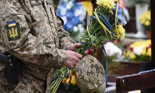 Як отримати виплати на поховання військовослужбовця в Рівному та на які виплати має право родина загиблого