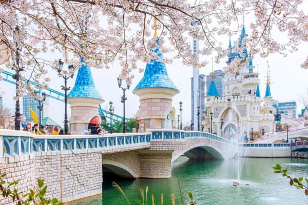 Парк розваг Lotte World в Кореї