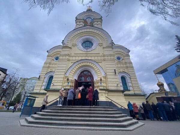 богослужіння у Воскресенському соборі