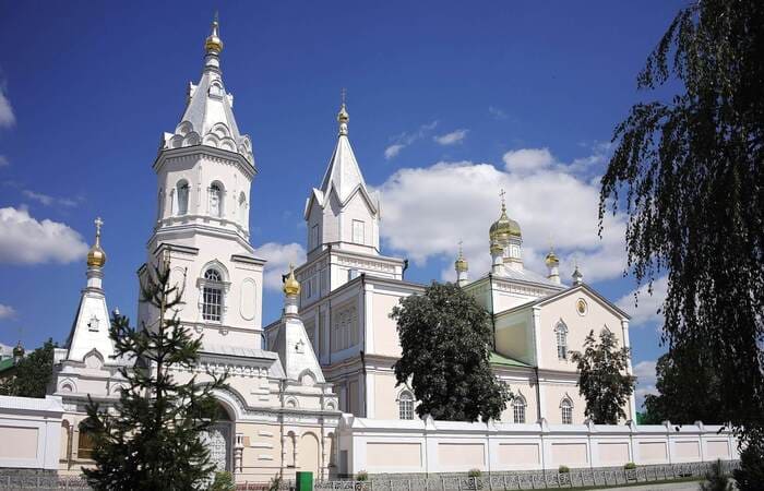 Свято-Троїцький монастир у Корці